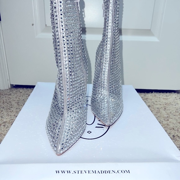 NWT AND BOX Steve Madden Booties - Picture 3 of 7